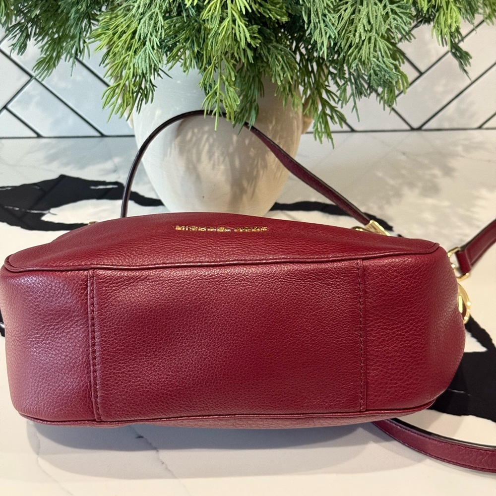 Michael Kors Brooke medium shoulder tote in claret leather - Picture 7 of 7
